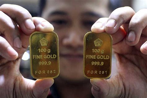 grafik harga emas 24 karat hari ini  Harga emas hari ini keluaran Logam Mulia Antam 24 karat, Jumat (4/8/2023), mengalami kenaikan harga bila dibandingkan dengan kemarin